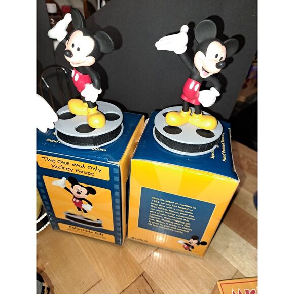 Very Vintage FABULOUS Mickey Mouse Watches, Bobble Heads, Weight, Cologne, Pins - Picture 6 of 15